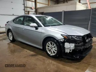 2025 Toyota Camry LE z VIN 4T1DAACKXSU004632, wystawiony jako Copart lot #57882405 z przebiegiem 20 824 mil mil oraz Szkoda całkowita • Salvage title. Historia ofert i sprzedaży dostępna na DreamBid. Obrazek 4.