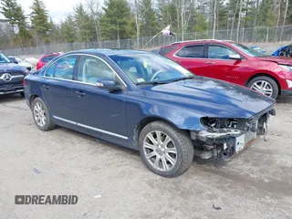 2010 Volvo S80 I6 with VIN YV1960AS4A1124235, listed as a IAAI auction lot 41832357 with 180,554 mi miles. Bid and sale history available at carsss.com. Image 1.