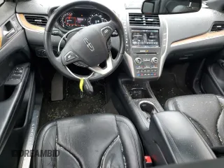 2015 Lincoln MKC z VIN 5LMTJ2AHXFUJ10820, wystawiony jako Copart lot #57139315 z przebiegiem 128 714 mil mil oraz Szkody całkowita. Historia ofert i sprzedaży dostępna na DreamBid. Obrazek 8.