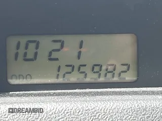 2006 Scion xB z VIN JTLKT334164044417, wystawiony jako IAAI lot #42113401 z przebiegiem 125 982 mil mil oraz . Historia ofert i sprzedaży dostępna na DreamBid. Obrazek 15.
