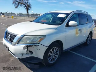 2015 Nissan Pathfinder S with VIN 5N1AR2MM3FC701136, listed as a IAAI auction lot 41630235 with 187,162 mi miles. Bid and sale history available at carsss.com. Image 2.