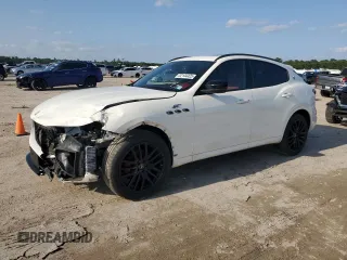 2022 Maserati Levante GT z VIN ZN661XUA4NX392139, wystawiony jako Copart lot #52144425 z przebiegiem 16 703 mil mil oraz Szkoda całkowita • Salvage title. Historia ofert i sprzedaży dostępna na DreamBid. Obrazek 1.