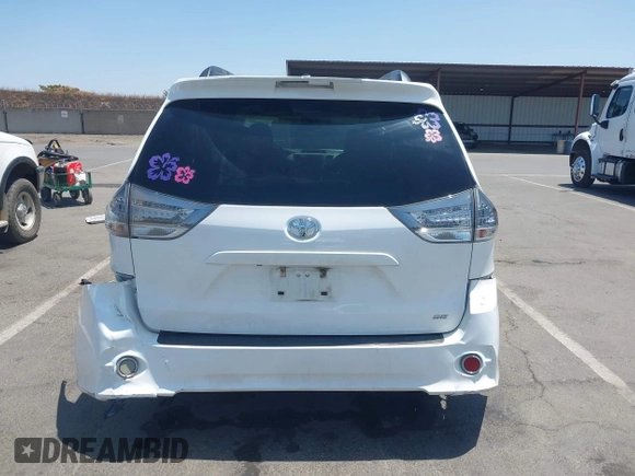 2014 Toyota Sienna SE z VIN 5TDXK3DC0ES515325, wystawiony jako IAAI lot #42520007 z przebiegiem 155 649 mil mil oraz . Historia ofert i sprzedaży dostępna na DreamBid. Obrazek 17.