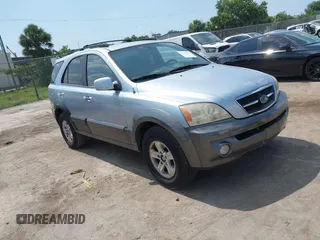 2004 Kia Sorento LX z VIN KNDJD733445302455, wystawiony jako IAAI lot #42342421 z przebiegiem 98 137 mil mil oraz . Historia ofert i sprzedaży dostępna na DreamBid. Obrazek 1.