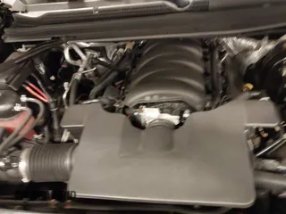 2017 Chevrolet Tahoe LT z VIN 1GNSKBKC6HR310870, wystawiony jako IAAI lot #41975056 z przebiegiem 124 418 mil mil oraz . Historia ofert i sprzedaży dostępna na DreamBid. Obrazek 10.