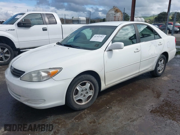 2002 Toyota Camry XLE z VIN 4T1BF30KX2U035422, wystawiony jako IAAI lot #41762363 z przebiegiem 220 465 mil mil oraz . Historia ofert i sprzedaży dostępna na DreamBid. Obrazek 2.