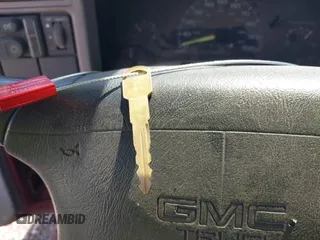 1995 GMC Sonoma z VIN 1GTCS19Z8S8530283, wystawiony jako IAAI lot #42107284 z przebiegiem 247 678 mil mil oraz . Historia ofert i sprzedaży dostępna na DreamBid. Obrazek 11.