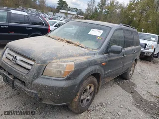 2008 Honda Pilot SE with VIN 5FNYF28318B003000, listed as a IAAI auction lot 40577303 with 1 mi miles. Bid and sale history available at carsss.com. Image 2.