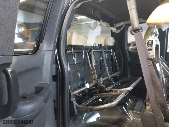 2013 Chevrolet Silverado 1500 LT with VIN 1GCRCSEA9DZ355598, listed as a IAAI auction lot 41297558 with 121,577 mi miles. Bid and sale history available at carsss.com. Image 8.