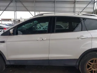2015 Ford Escape Titanium z VIN 1FMCU0J91FUA27610, wystawiony jako IAAI lot #42095995 z przebiegiem 122 521 mil mil oraz . Historia ofert i sprzedaży dostępna na DreamBid. Obrazek 15.