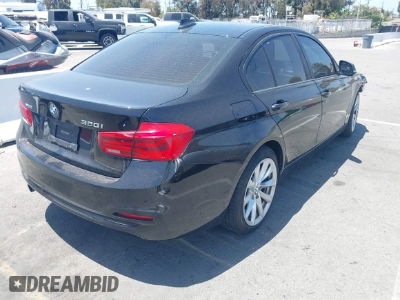 2016 BMW 3 Series 320i xDrive z VIN WBA8E5G55GNT94401, wystawiony jako IAAI lot #42544549 z przebiegiem 79 318 mil mil oraz . Historia ofert i sprzedaży dostępna na DreamBid. Obrazek 4.