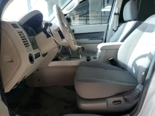 2009 Ford Escape Hybrid z VIN 1FMCU49389KB29641, wystawiony jako Copart lot #51164235 z przebiegiem 131 596 mil mil oraz Szkoda całkowita • Salvage title. Historia ofert i sprzedaży dostępna na DreamBid. Obrazek 7.