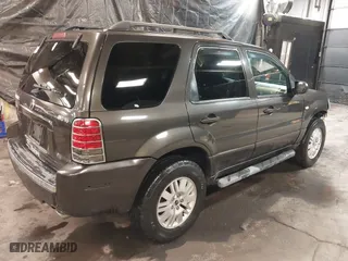 2005 Mercury Mariner Luxury with VIN 4M2YU57115DJ31547, listed as a IAAI auction lot 41565468 with 68,061 mi miles. Bid and sale history available at carsss.com. Image 4.