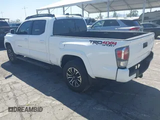 2023 Toyota Tacoma SR5 z VIN 3TMDZ5BN3PM160975, wystawiony jako IAAI lot #42024778 z przebiegiem 41 621 mil mil oraz . Historia ofert i sprzedaży dostępna na DreamBid. Obrazek 3.