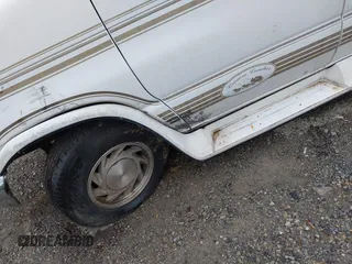 1994 Ford Econoline Cargo z VIN 1FDEE14N3RHA79838, wystawiony jako IAAI lot #42207281 z przebiegiem Nie podano mil oraz . Historia ofert i sprzedaży dostępna na DreamBid. Obrazek 17.