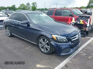 2018 Mercedes-Benz C 300 z VIN 55SWF4JB8JU279005, wystawiony jako IAAI lot #42367697 z przebiegiem 197 782 mil mil oraz . Historia ofert i sprzedaży dostępna na DreamBid. Obrazek 1.