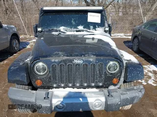 2012 Jeep Wrangler Unlimited Altitude z VIN 1C4HJWEG7CL191444, wystawiony jako IAAI lot #41643441 z przebiegiem 220 785 mil mil oraz . Historia ofert i sprzedaży dostępna na DreamBid. Obrazek 12.