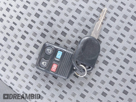 2007 Ford Focus SE с VIN 1FAHP36N97W177923, выставлен на аукционе IAAI как лот 41268410 с пробегом 311 039 миль миль и . История ставок и продаж доступна на DreamBid. Изображение 11.