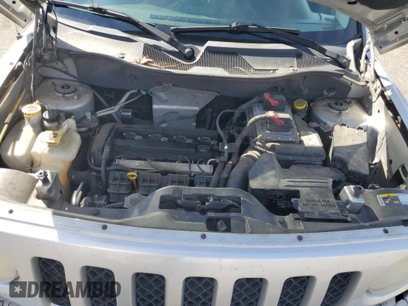 2014 Jeep Patriot Sport z VIN 1C4NJPBA9ED570306, wystawiony jako Copart lot #47923305 z przebiegiem 200 589 mil mil oraz Szkoda całkowita • Salvage title. Historia ofert i sprzedaży dostępna na DreamBid. Obrazek 11.