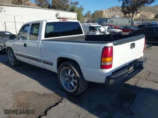 2002 Chevrolet Silverado 1500 LS with VIN 2GCEC19V221252888, listed as a IAAI auction lot 41735028 with 167,251 mi miles. Bid and sale history available at carsss.com. Image 3.
