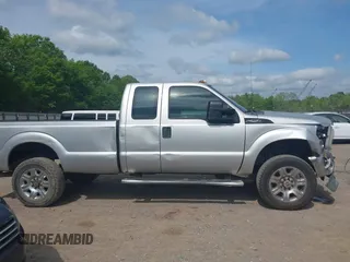 2014 Ford F-250 XL z VIN 1FT7X2B66EEA20402, wystawiony jako IAAI lot #42129596 z przebiegiem 109 203 mil mil oraz . Historia ofert i sprzedaży dostępna na DreamBid. Obrazek 13.