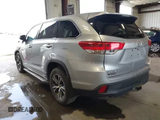 2017 Toyota Highlander LE with VIN 5TDBZRFH5HS377917, listed as a IAAI auction lot 42488526 with 63,460 mi miles and . Bid and sale history available at DreamBid. Image 3.