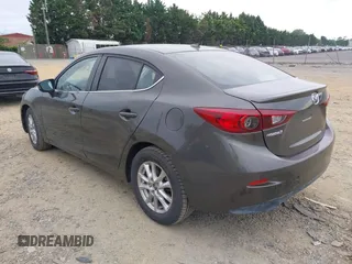 2015 Mazda 3 i Grand Touring z VIN JM1BM1W76F1223850, wystawiony jako IAAI lot #42356420 z przebiegiem 45 514 mil mil oraz . Historia ofert i sprzedaży dostępna na DreamBid. Obrazek 3.