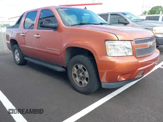 2007 Chevrolet Avalanche LTZ z VIN 3GNEC12J47G121507, wystawiony jako IAAI lot #42073141 z przebiegiem Nie podano mil oraz . Historia ofert i sprzedaży dostępna na DreamBid. Obrazek 1.