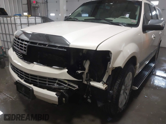 2008 Lincoln Navigator with VIN 5LMFU28528LJ13624, listed as a IAAI auction lot 41359456 with 224,798 mi miles. Bid and sale history available at carsss.com. Image 6.