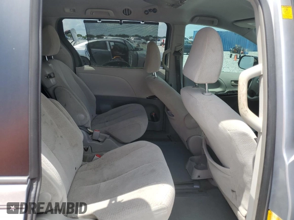2012 Toyota Sienna LE AAS z VIN 5TDKK3DC6CS190493, wystawiony jako Copart lot #65000345 z przebiegiem 224 230 mil mil oraz Szkoda całkowita • Salvage title. Historia ofert i sprzedaży dostępna na DreamBid. Obrazek 11.