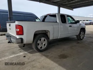 2007 Chevrolet Silverado 1500 LT w/2LT with VIN 2GCEC19J371696379, listed as a Copart auction lot 52179975 with 248,235 mi miles and Clean Title. Bid and sale history available at carsss.com. Image 3.