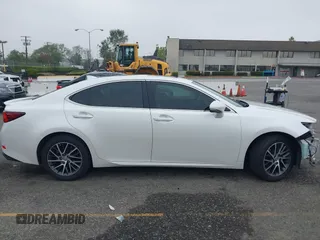 2016 Lexus ES 330 z VIN 58ABK1GG0GU024995, wystawiony jako IAAI lot #42174973 z przebiegiem 80 131 mil mil oraz . Historia ofert i sprzedaży dostępna na DreamBid. Obrazek 14.