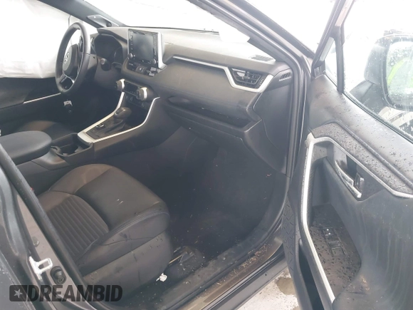 2021 Toyota RAV4 Hybrid XSE z VIN 4T3E6RFV2MU007724, wystawiony jako IAAI lot #42213345 z przebiegiem 31 089 mil mil oraz . Historia ofert i sprzedaży dostępna na DreamBid. Obrazek 5.