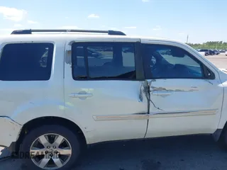 2015 Honda Pilot Touring with VIN 5FNYF3H92FB020766, listed as a IAAI auction lot 41983315 with 201,086 mi miles. Bid and sale history available at carsss.com. Image 6.