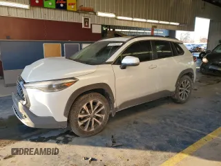 2022 Toyota Corolla Cross XLE z VIN 7MUDAABG9NV043597, wystawiony jako Copart lot #87720795 z przebiegiem 26 309 mil mil oraz Szkoda całkowita • Salvage title. Historia ofert i sprzedaży dostępna na DreamBid. Obrazek 1.