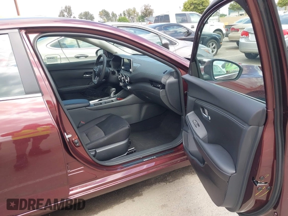 2025 Nissan Sentra SV with VIN 3N1AB8CV7SY237813, listed as a IAAI auction lot 42131504 with 3,541 mi miles and . Bid and sale history available at carsss.com. Image 5.