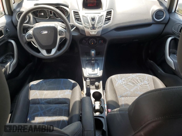 2012 Ford Fiesta SE z VIN 3FADP4EJ9CM148404, wystawiony jako Copart lot #59150695 z przebiegiem 84 705 mil mil oraz Czysty tytuł • Clean title. Historia ofert i sprzedaży dostępna na DreamBid. Obrazek 8.