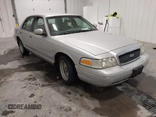 2001 Ford Crown Victoria LX z VIN 2FAFP74W01X133993, wystawiony jako IAAI lot #41559568 z przebiegiem 182 408 mil mil oraz . Historia ofert i sprzedaży dostępna na DreamBid. Obrazek 1.