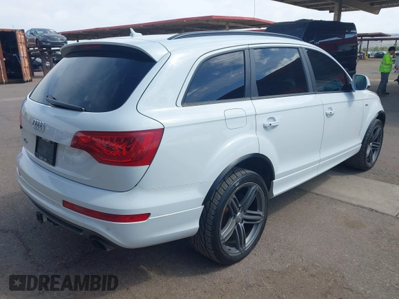 2013 Audi Q7 3.0T S line Prestige with VIN WA1DGAFE6DD006769, listed as a IAAI auction lot 41902696 with 221,058 mi miles. Bid and sale history available at carsss.com. Image 4.