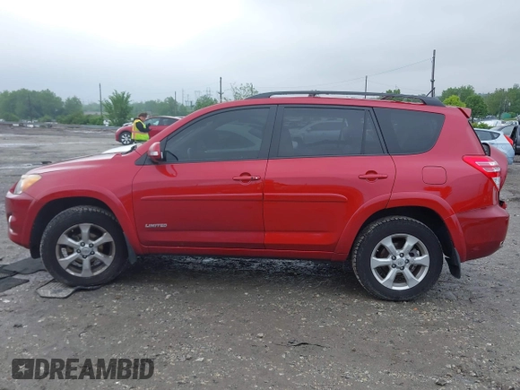 2010 Toyota RAV4 Limited z VIN JTMDF4DVXA5027336, wystawiony jako IAAI lot #42264028 z przebiegiem 118 122 mil mil oraz . Historia ofert i sprzedaży dostępna na DreamBid. Obrazek 13.