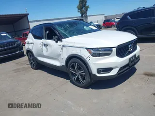 2022 Volvo XC40 R-Design with VIN YV4162UM1N2739706, listed as a IAAI auction lot 42193001 with 15,579 mi miles and . Bid and sale history available at DreamBid. Image 1.
