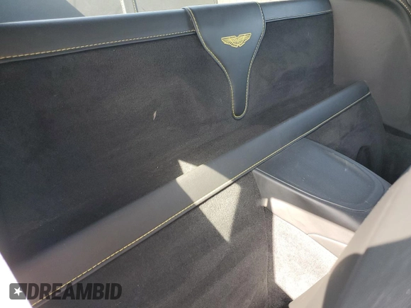 2020 Aston Martin Vantage z VIN SCFSMGAW0LGN04408, wystawiony jako Copart lot #60332245 z przebiegiem Nie podano mil oraz Szkoda całkowita • Salvage title. Historia ofert i sprzedaży dostępna na DreamBid. Obrazek 10.