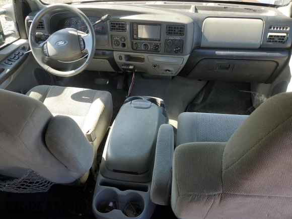 2001 Ford Excursion XLT with VIN 1FMNU41S11EC37131, listed as a Copart auction lot 52446135 with 259,619 mi miles and Clean Title. Bid and sale history available at DreamBid. Image 8.