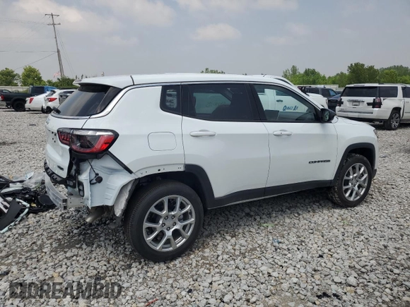 2024 Jeep Compass Latitude Lux with VIN 3C4NJDFN6RT600292, listed as a Copart auction lot 59290395 with 1,639 mi miles and Clean title. Bid and sale history available at DreamBid. Image 3.