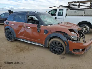 2017 MINI Countryman Cooper with VIN WMZYV5C30H3E01827, listed as a Copart auction lot 76068674 with 61,677 mi miles and Salvage Title. Bid and sale history available at carsss.com. Image 4.
