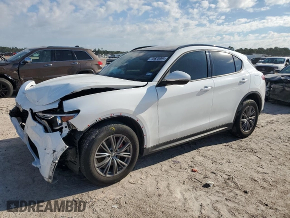 2022 Alfa Romeo Stelvio Sprint z VIN ZASPAKANXN7D28081, wystawiony jako Copart lot #70625994 z przebiegiem Nie podano mil oraz Szkody całkowita. Historia ofert i sprzedaży dostępna na DreamBid. Obrazek 1.