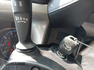 2017 Toyota RAV4 LE z VIN 2T3BFREVXHW641518, wystawiony jako IAAI lot #42306929 z przebiegiem 79 896 mil mil oraz . Historia ofert i sprzedaży dostępna na DreamBid. Obrazek 11.