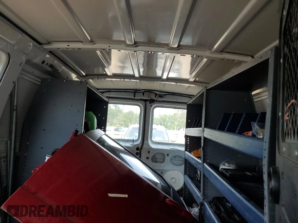 2013 Ford Econoline Cargo Commercial z VIN 1FTNE2EW3DDA51779, wystawiony jako Copart lot #53250015 z przebiegiem 261 768 mil mil oraz Nie do naprawy • Non repairable. Historia ofert i sprzedaży dostępna na DreamBid. Obrazek 10.