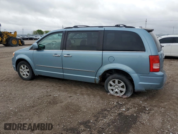 2010 Chrysler Town & Country Touring z VIN 2A4RR5D13AR404747, wystawiony jako Copart lot #57100735 z przebiegiem 220 550 mil mil oraz Szkoda całkowita • Salvage title. Historia ofert i sprzedaży dostępna na DreamBid. Obrazek 2.