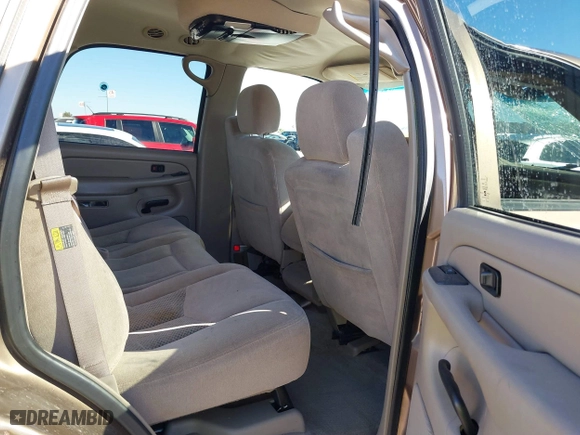 2004 Chevrolet Tahoe LT with VIN 1GNEC13ZX4R235169, listed as a IAAI auction lot 40823137 with 204,957 mi miles. Bid and sale history available at carsss.com. Image 8.